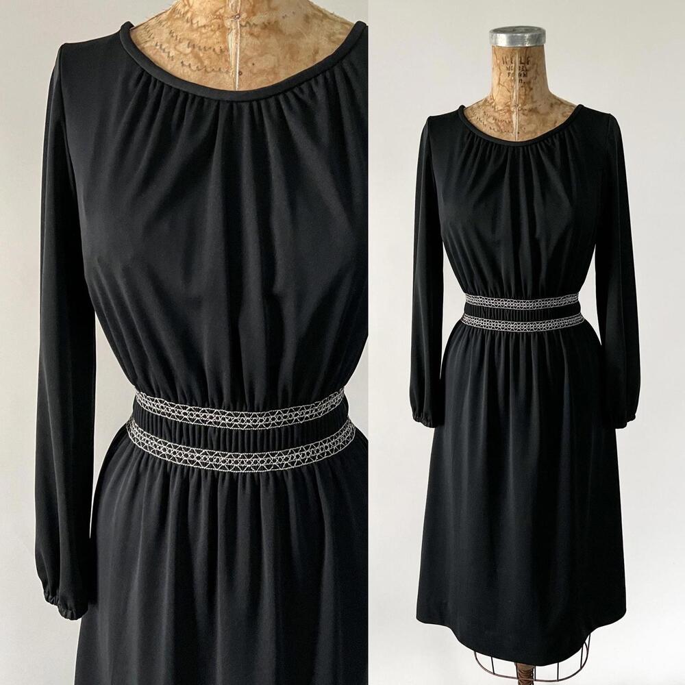 Vintage 1970s Black Silver Polyester Knit Long Sleeved Scoop Neck Midi Dress XS